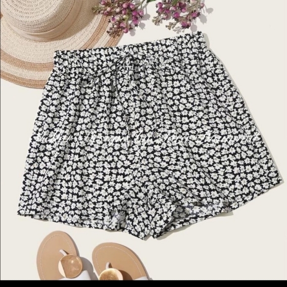 Pants - Daisy Drawstring Shorts